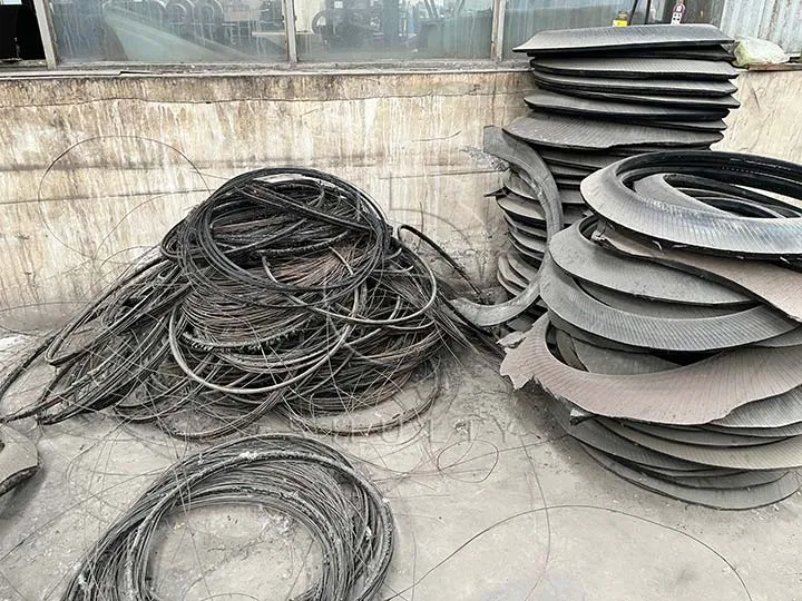 Pemisahan pelek kawat dari ban karet